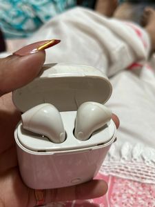 White Wireless Earbud Charging Case