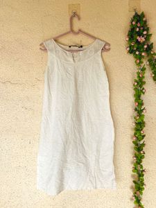 White Sleeveless Casual kurti/tunic