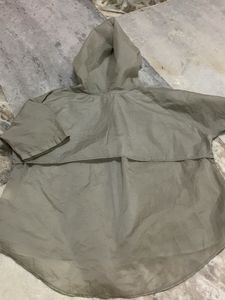 Lightweight Grey Zip-Up Jacket / wind breaker
