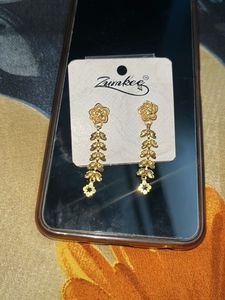 Elegant Gold Leaf Drop Earrings