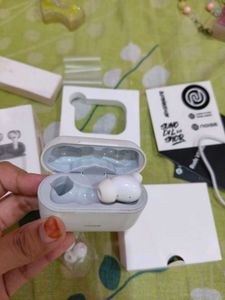 White Noise Earbuds 102
