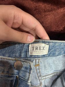 Light Wash Ripped Jeans