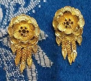 Exquisite Gold Tone Floral Drop Earrings
