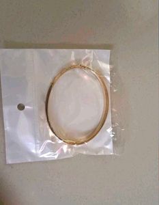 Elegant Gold Bangle with Diamonds