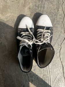 Unisex Shoes Good Conditions