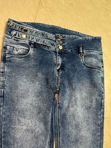 HIGH WAIST BLUE JEANS WITH TRENDY MODEL