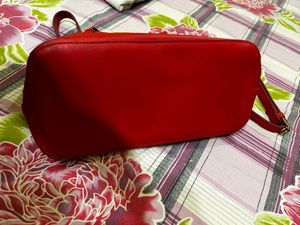 CAPRESE Red Sling Bag With Detachable Strap