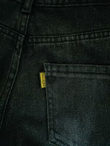 Stylish Dark Wash Straight-Leg Jeans