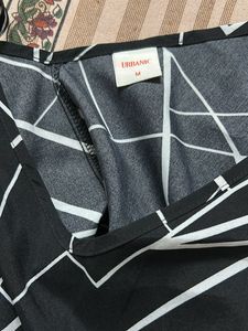 Stylish Black &amp; White Geometric Print Camisole Top