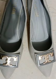 Elegant Grey Pointed Toe Heels