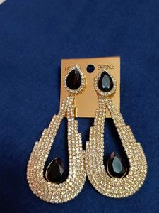 Glamorous Black Teardrop Earrings
