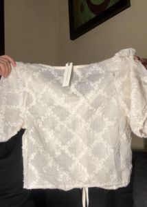 Chic White Textured V-Neck Top