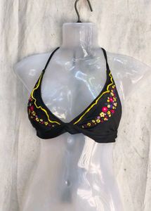 20410. Black floral brallete
