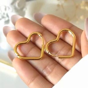 Chic Gold Heart Hoop Earrings Anti-tarnish