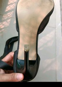Black Matte Heels 👠 No Coins❌, Only Cash