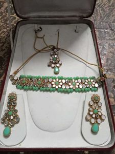 Mint Green Kundan Jewelry Set