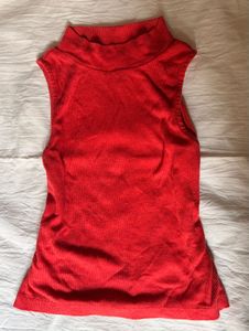 red HM top