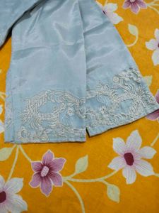 An elegant Pakistani suit