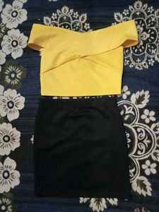 Black Mini Skirt Yallow Bow Top🌹