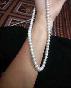 combo of Pearl necklace+ Book(fictional novel)