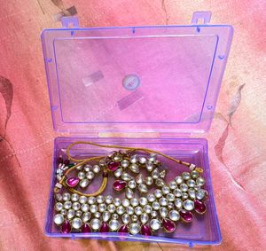 Stunning Kundan Necklace Set with Earrings