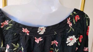 Chic Off-Shoulder Floral Crop Top