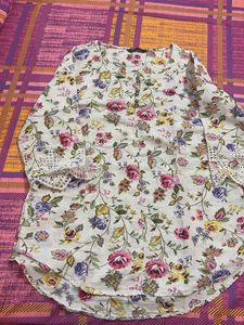 Floral Print Kurta with Lace Detailing