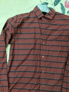 maroon shirt with ice blue denim jeans