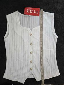 White Sleeveless Square Neck Button-Up Top bust36