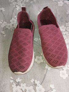 Maroon Slip-on Casual Sneakers