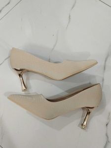 BRAND NEW Nude Pumps
