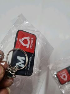 Keychain Buy1Get3free