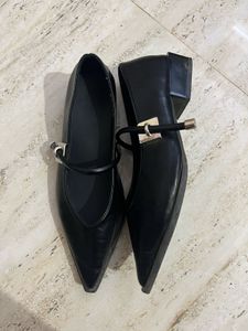Chic Black Pointed Toe Mary Janes