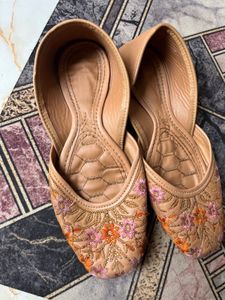 Embroidered Jutti Flats