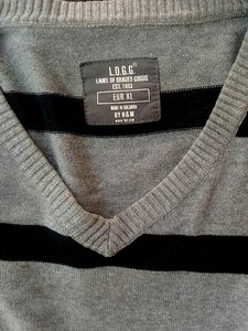 croped Men's Striped V-Neck Sweater