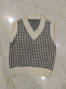 Houndstooth Knit Sweater Vest