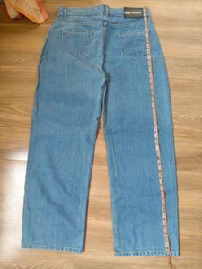 Classic Light Wash straight Leg Jeans