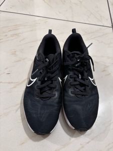 price drop!!!Nike Black Running Sneakers