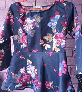 Blue flower print tops