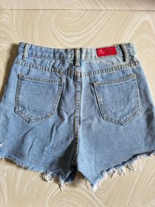 🩵Your go-to summer denim shorts, size S 🩵