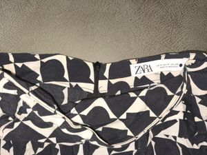 Stylish Black &amp; White Geometric Skirt