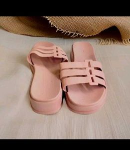 Trendy Pink Platform Slide flipflop