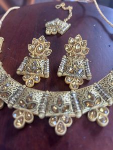 Elegant Gold Necklace &amp; Earring Set