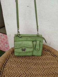 Chic Green Crossbody Bag 💚
