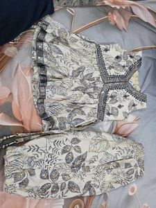 Elegant Leaf Print Kurta Set
