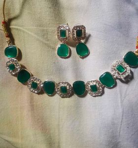 Emerald Choker Necklace with Earrings