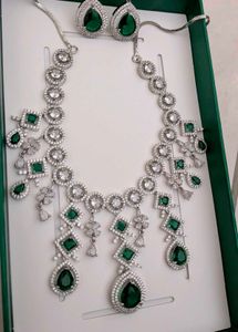 Stunning Emerald and Diamond Necklace Set