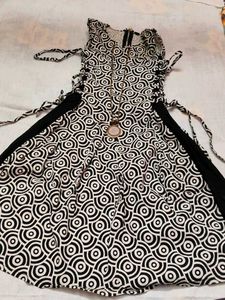 Chic Black &amp; White Geometric Dress