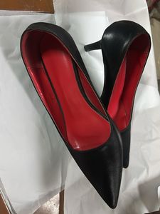 Chic Black Pointed-Toe Heels