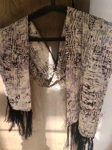 Stylish Scarf with Tassels
